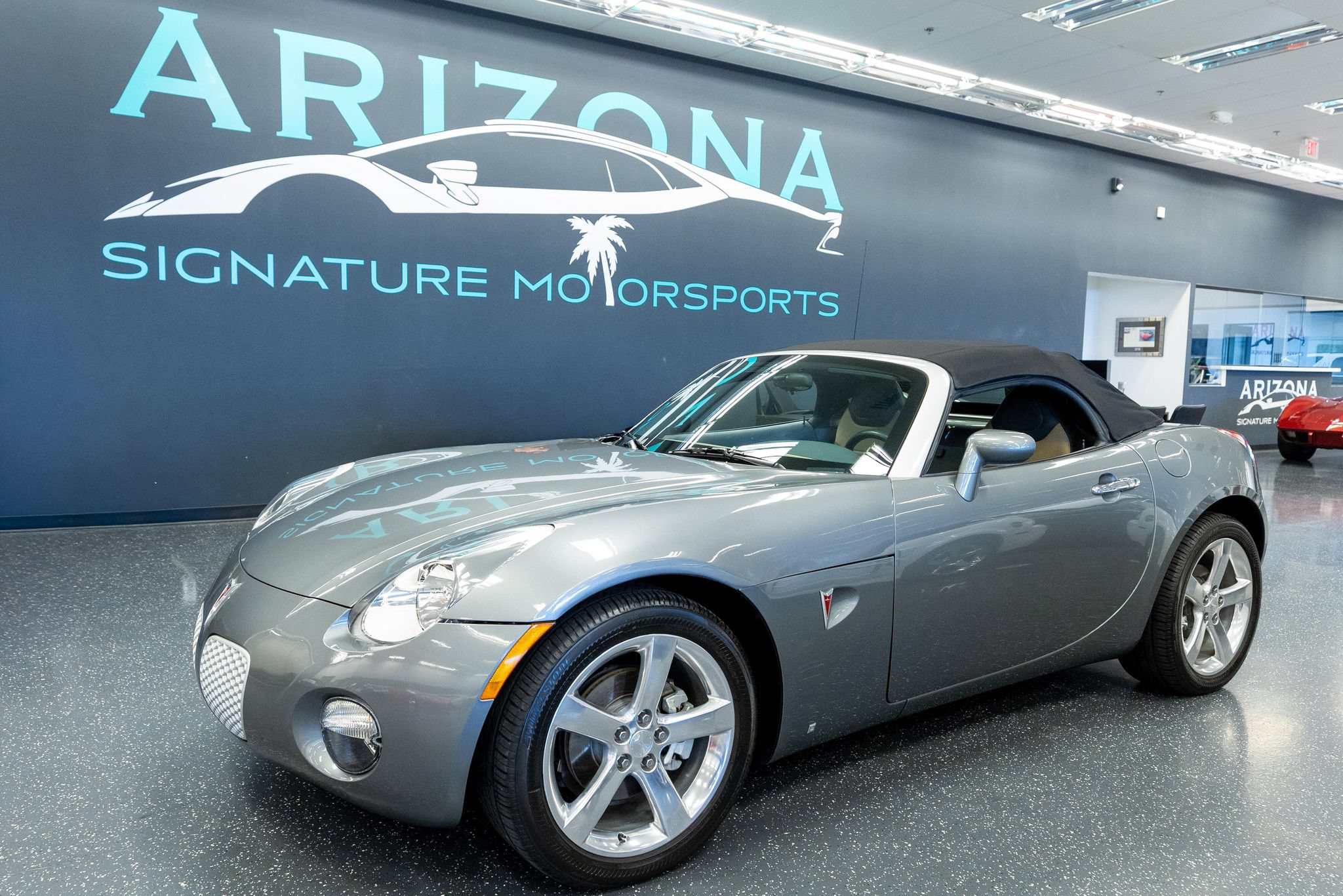 Used 2006 Pontiac Solstice Convertible w/ Premium Package RWD image 1