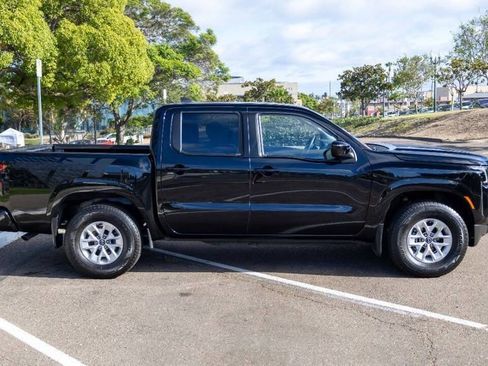 Used 2024 Nissan Frontier SV w/ Graphics Package image 10