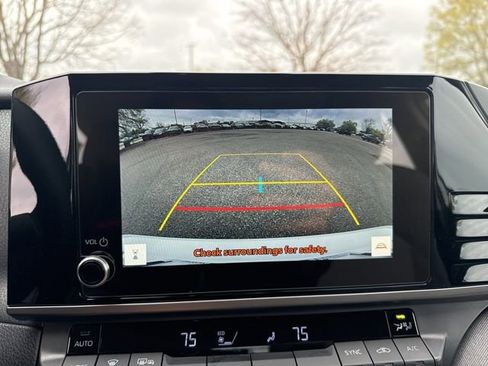 Used 2025 Toyota Camry LE image 31