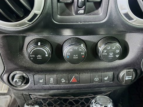 Used 2017 Jeep Wrangler Unlimited Sahara w/ Connectivity Group image 13