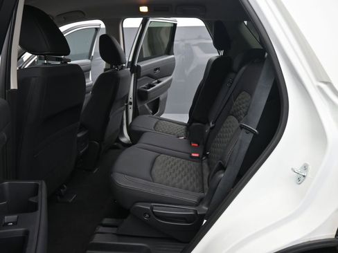 Used 2023 Nissan Pathfinder SV image 13