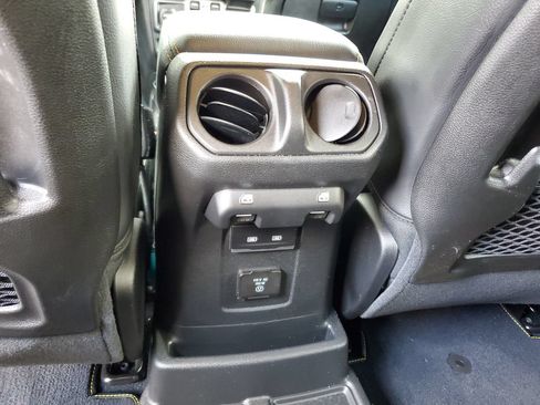 Used 2024 Jeep Wrangler Unlimited Sahara AWD/4WD image 16