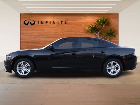 Used 2019 Dodge Charger SXT image 4