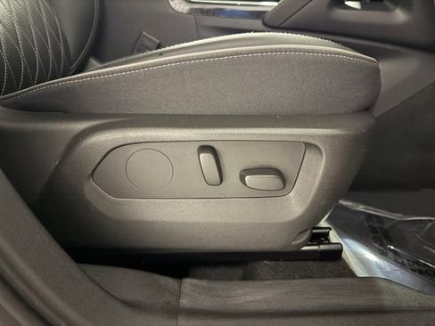 Used 2023 Buick Envision Avenir AWD/4WD image 31