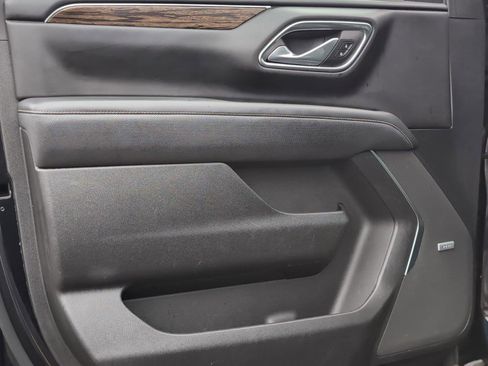 Used 2024 Chevrolet Suburban Premier RWD image 12