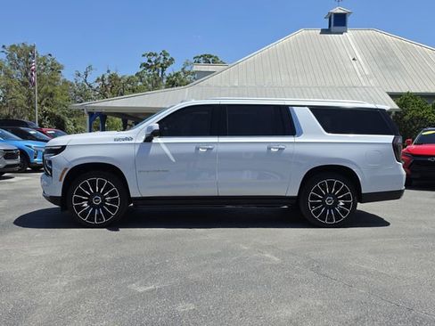 New 2026 Chevrolet Suburban High Country image 2