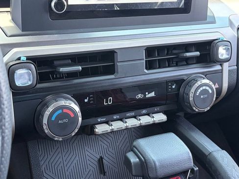 Used 2025 Toyota Tacoma TRD Off-Road AWD/4WD image 9