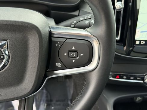 Certified 2025 Volvo XC40 B5 Core image 23