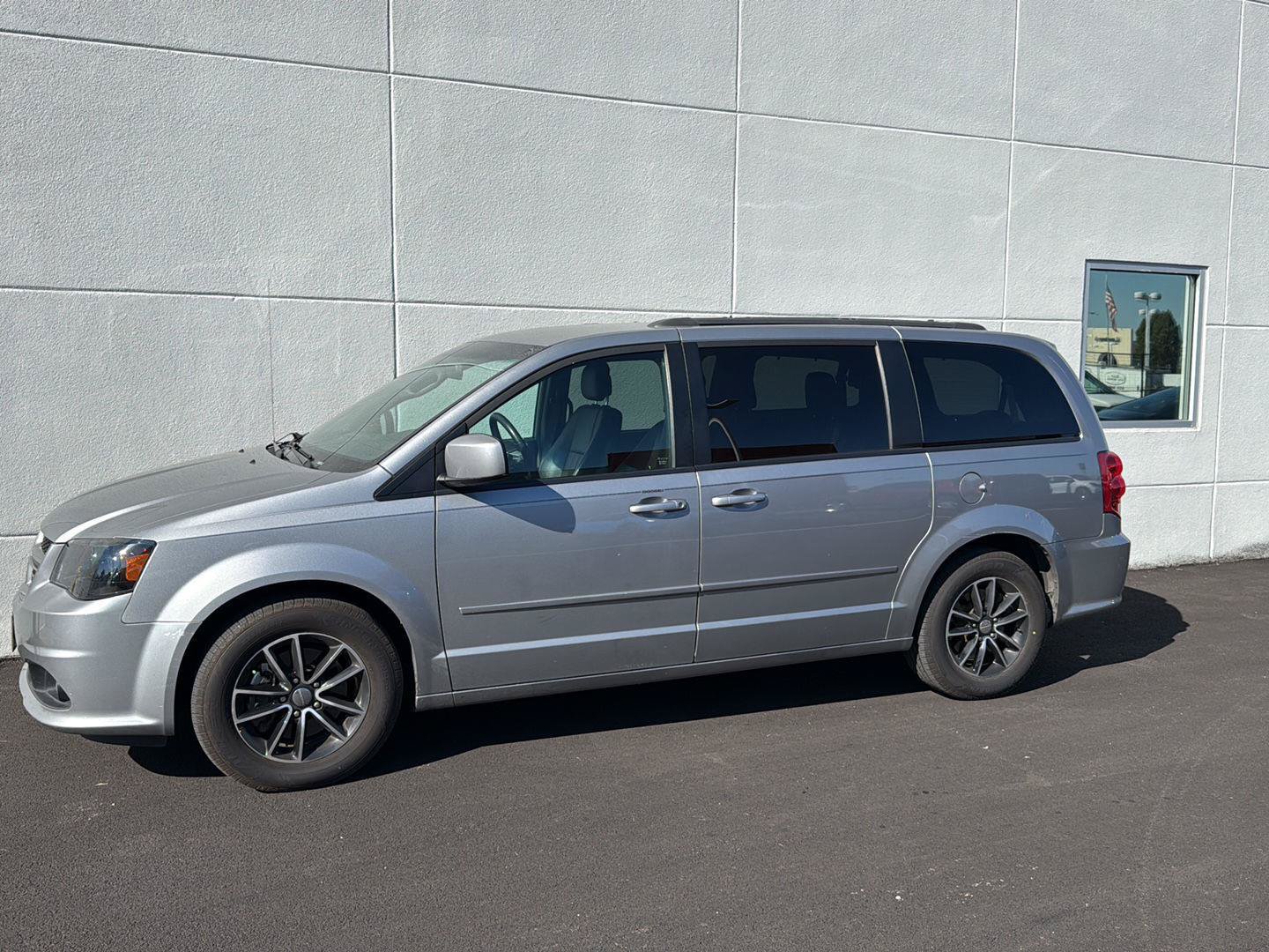 Used 2015 Dodge Grand Caravan R/T w/ Driver Convenience Group FWD image 5