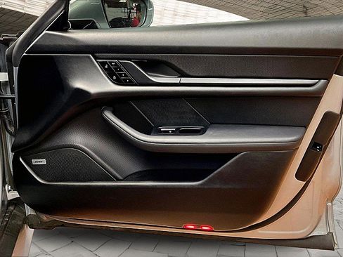 Used 2021 Porsche Taycan 4S w/ Premium Package image 17