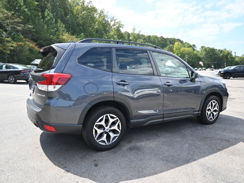 Used 2021 Subaru Forester Premium image 9