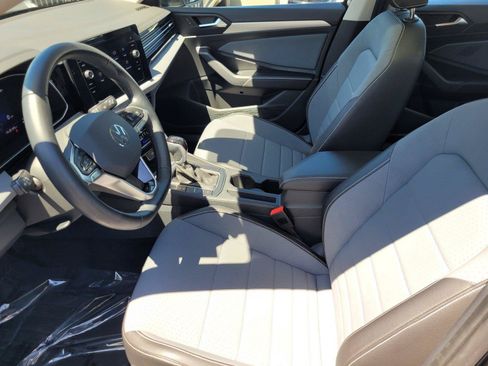 Used 2025 Volkswagen Jetta SE w/ Sunroof Package FWD image 19