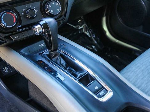 Used 2022 Honda HR-V LX image 19