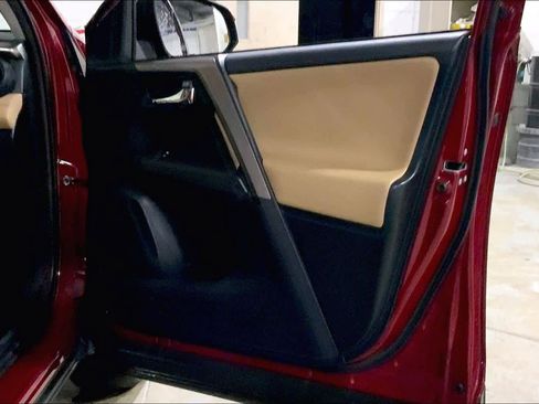 Used 2018 Toyota RAV4 XLE image 22