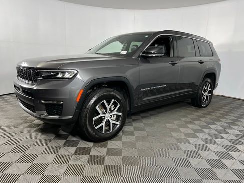 Used 2024 Jeep Grand Cherokee L Limited w/ Luxury Tech Group II image 3