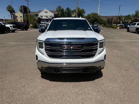 Used 2022 GMC Sierra 1500 SLT w/ X31 Off-Road Package AWD/4WD image 2