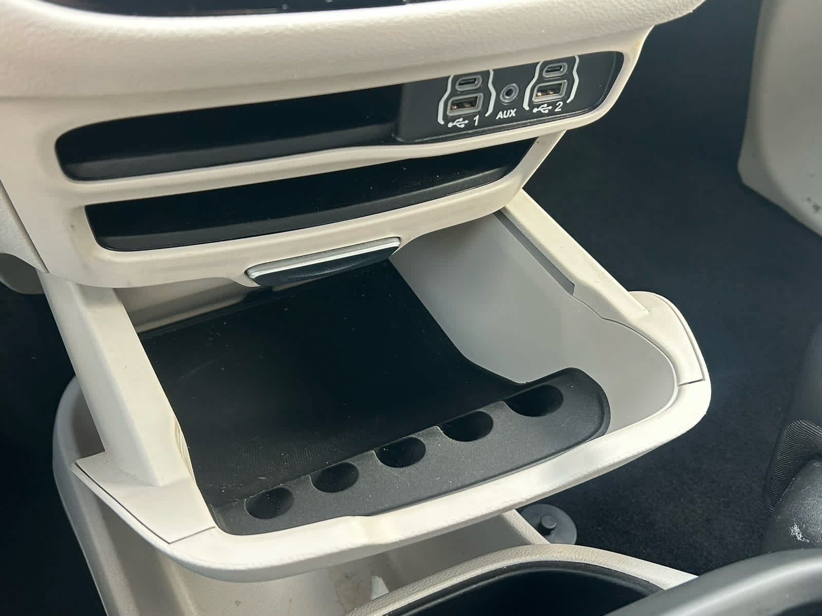Used 2024 Chrysler Pacifica Touring-L FWD image 41