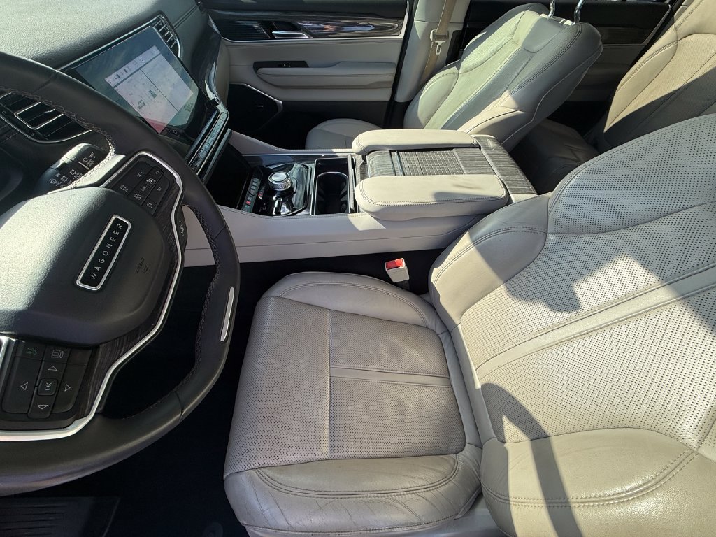 Used 2022 Jeep Wagoneer Series II w/ Flexible Seating Group AWD/4WD image 12