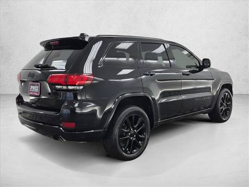 Used 2018 Jeep Grand Cherokee Altitude AWD/4WD image 5