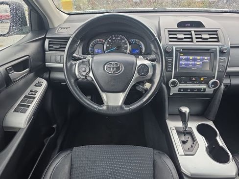 Used 2014 Toyota Camry L image 18