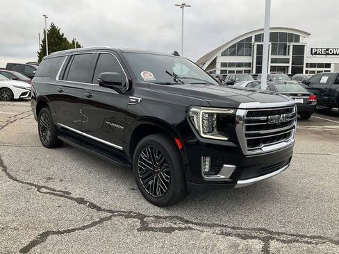 Used 2022 GMC Yukon XL SLT w/ SLT Premium Package image 3