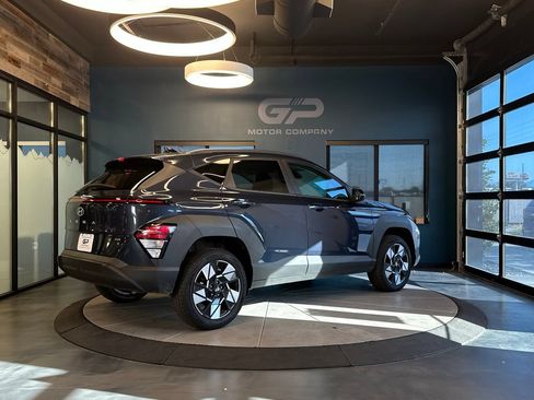 Used 2025 Hyundai Kona SEL AWD/4WD image 3