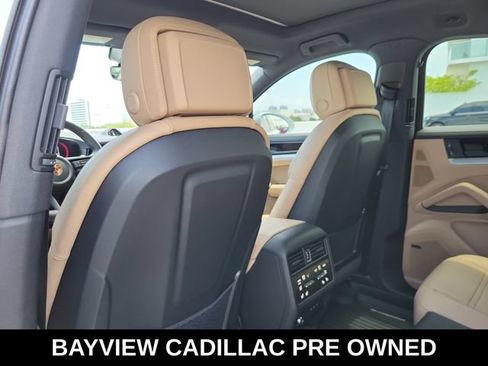 Used 2025 Porsche Cayenne Coupe AWD/4WD image 16