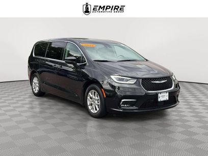 Used 2023 Chrysler Pacifica Touring-L