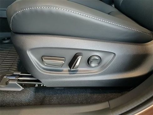 New 2026 Toyota Crown Platinum image 10