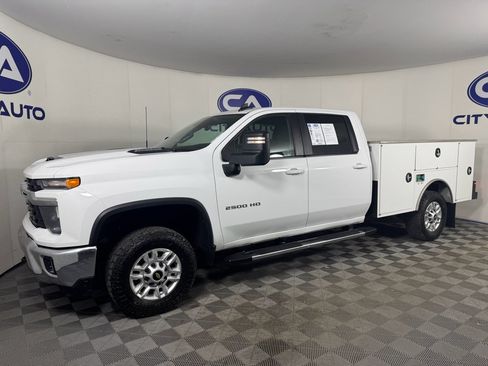 Used 2024 Chevrolet Silverado 2500 LT w/ Convenience Package image 7