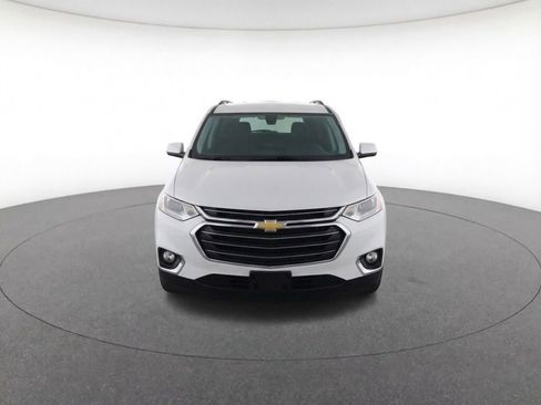 Used 2020 Chevrolet Traverse LT image 2
