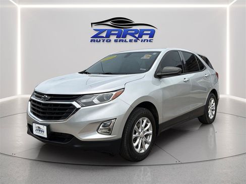 Used 2019 Chevrolet Equinox LS w/ LS Convenience Package AWD/4WD image 3