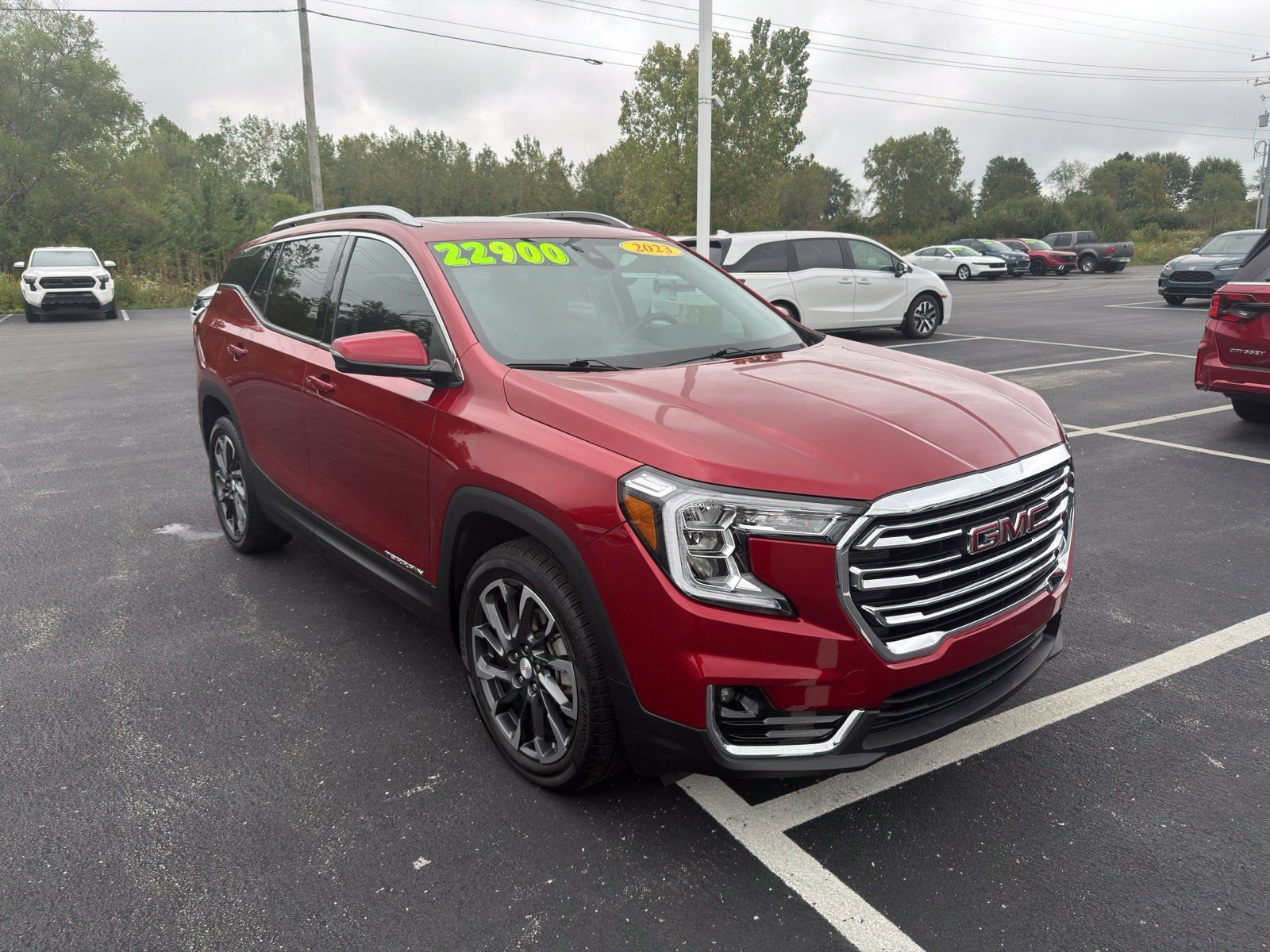 Used 2023 GMC Terrain SLT w/ Infotainment Package II FWD image 9