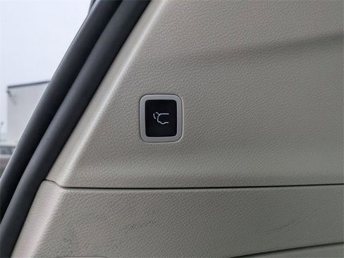 Used 2023 Chrysler Voyager LX image 20