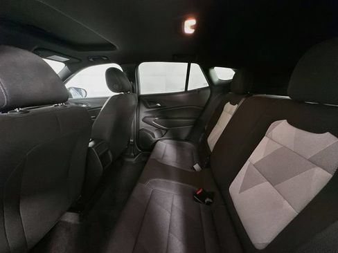 Used 2025 Chevrolet Trax RS w/ Sunroof Package FWD image 24