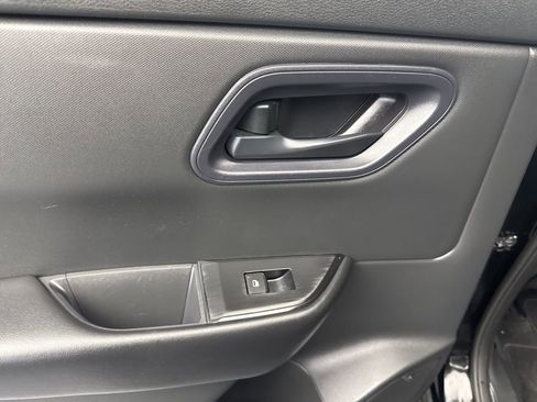 Used 2024 Nissan Rogue S image 35