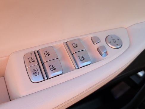 Used 2022 BMW 740i xDrive w/ M Sport Package image 37