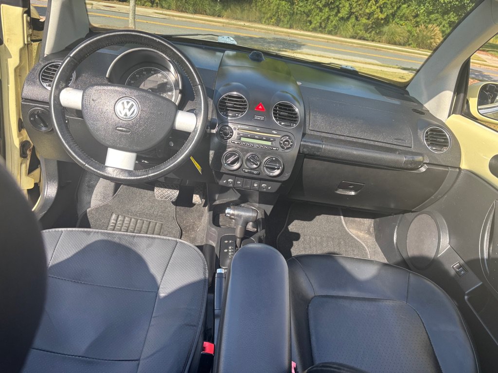 Used 2006 Volkswagen Beetle Convertible w/ Package 2 FWD image 5