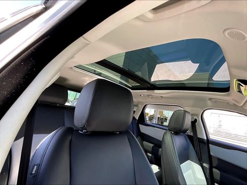 New 2025 Land Rover Range Rover Velar Dynamic SE image 28