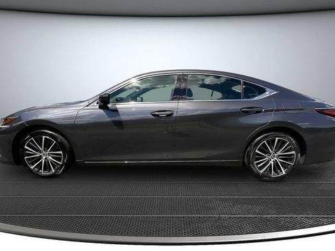 Used 2024 Lexus ES 350 w/ Premium Package FWD image 8