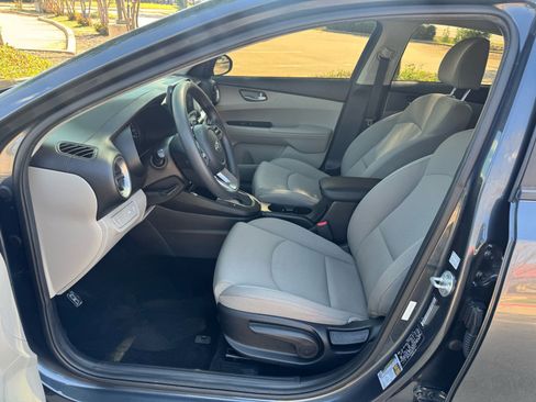 Used 2019 Kia Forte LXS image 9