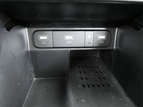 Certified 2023 Kia Sorento EX image 31