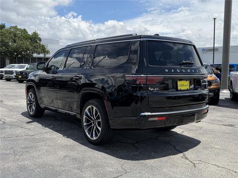 Used 2024 Jeep Wagoneer Series III w/ Premium Group I AWD/4WD image 5