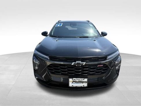 Used 2024 Chevrolet Trax RS w/ Driver Confidence Package image 2