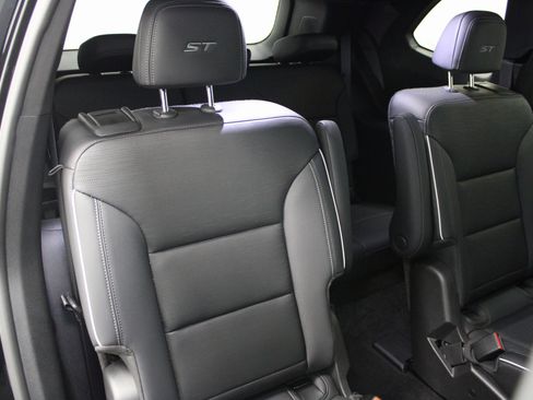 Used 2025 Buick Enclave Sport Touring image 28