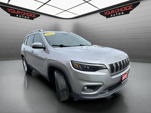 Used 2019 Jeep Cherokee Latitude w/ Popular Appearance Group AWD/4WD image 3