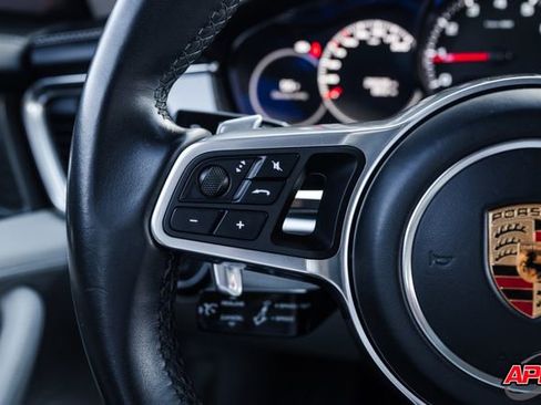 Used 2018 Porsche Panamera 4S image 62