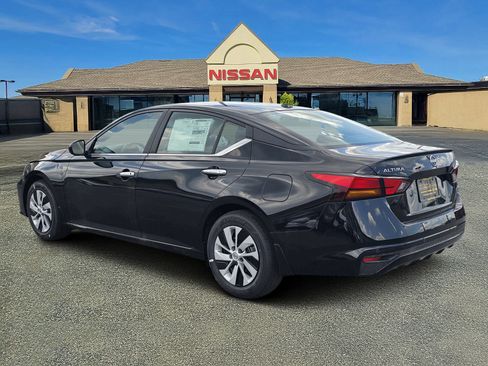 Used 2025 Nissan Altima 2.5 S FWD image 3