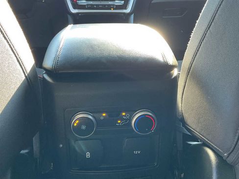 Used 2022 Ford Explorer XLT image 35