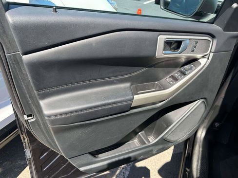 Used 2023 Ford Explorer XLT AWD/4WD image 15